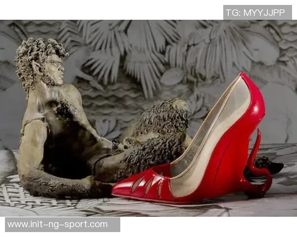 高跟鞋与足球的奇妙碰撞探索女性运动的新风尚与挑战